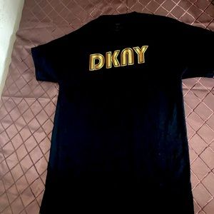 Men DKNY Tee like new